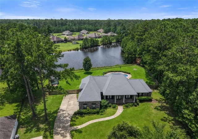 3rd image of 719 Odessa Ln, Covington, LA 70435 | MLS# 2563185