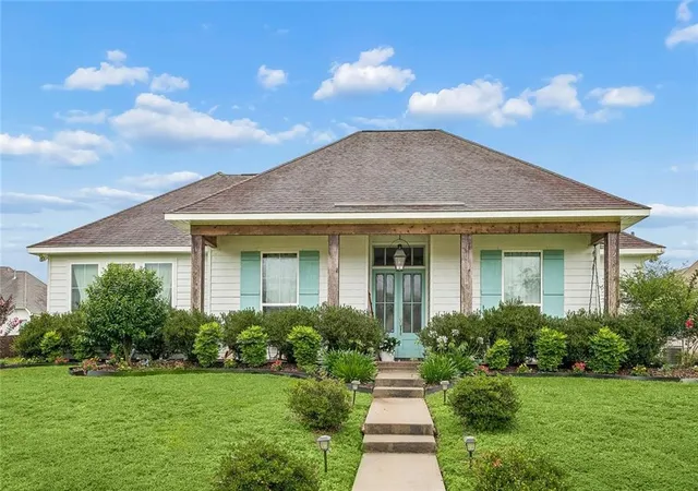 Homes for sale in Covington, LA | 1241 Abita River Dr, Covington, LA 70433 | MLS# 2563585