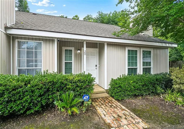 2nd image of 720 Heavens Dr #20, Mandeville, LA 70471 | MLS# 2563681
