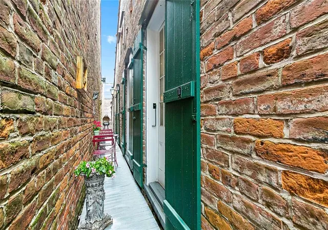 Homes for sale in New Orleans, LA | 416 Burgundy St #3, New Orleans, LA 70112 | MLS# 2563797