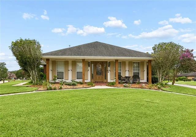 Homes for sale in Belle Chasse, LA | 108 Dickson Dr, Belle Chasse, LA 70037 | MLS# 2563750