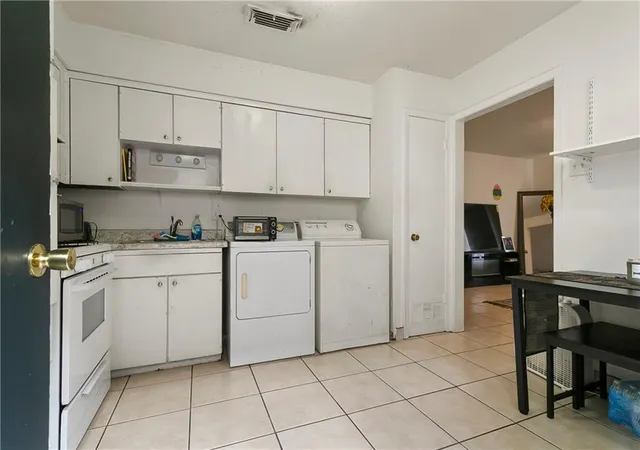 Homes for sale in Metairie, LA | 1170 72 Carrollton Ave, Metairie, LA 70005 | MLS# 2563849