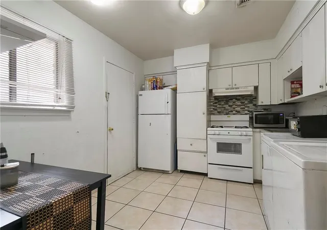 Homes for sale in Metairie, LA | 1170 72 Carrollton Ave, Metairie, LA 70005 | MLS# 2563849