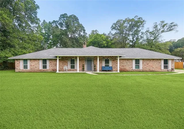 Homes for sale in Zachary, LA | 12214 Solitude Ln, Zachary, LA 70791 | MLS# 2563893