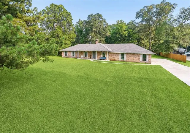 Homes for sale in Zachary, LA | 12214 Solitude Ln, Zachary, LA 70791 | MLS# 2563893