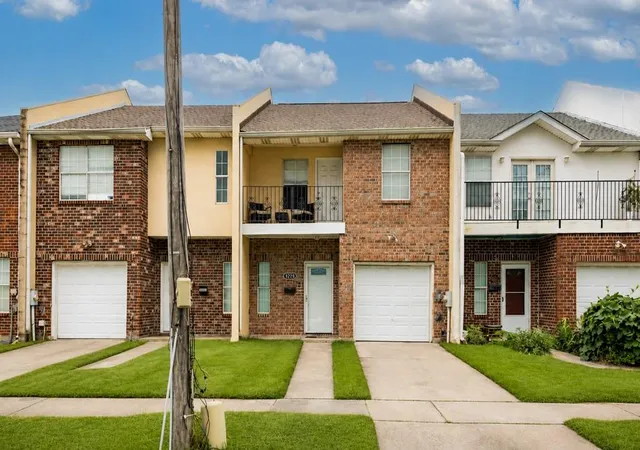 Homes for sale in New Orleans, LA | 8223 Edinburgh St, New Orleans, LA 70118 | MLS# 2563914