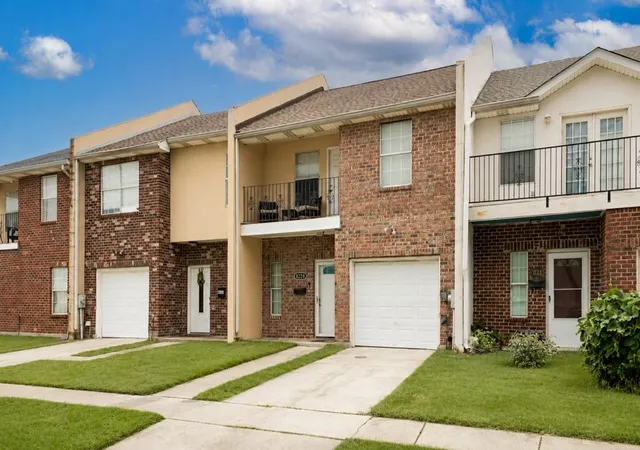 Homes for sale in New Orleans, LA | 8223 Edinburgh St, New Orleans, LA 70118 | MLS# 2563914