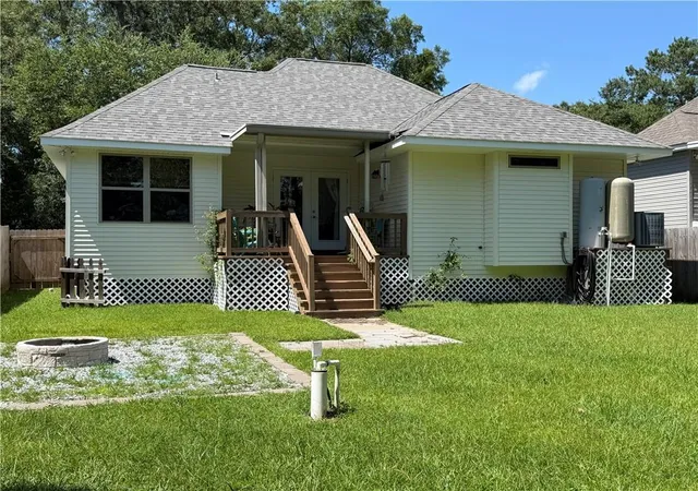Homes for sale in Lacombe, LA | 30058 East St, Lacombe, LA 70445 | MLS# 2563554