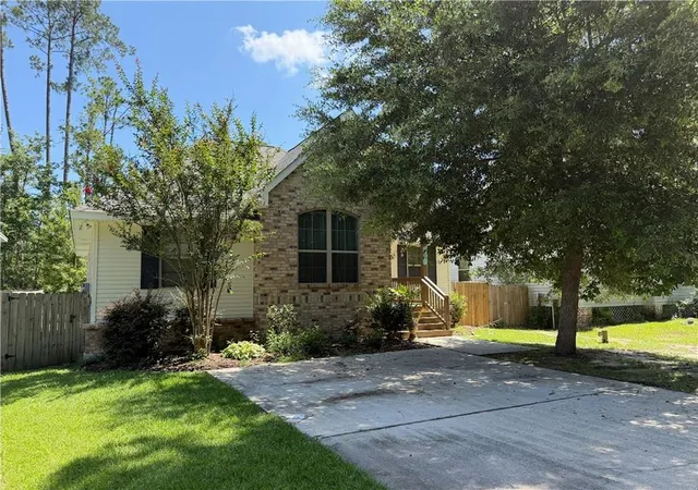 Homes for sale in Lacombe, LA | 30058 East St, Lacombe, LA 70445 | MLS# 2563554
