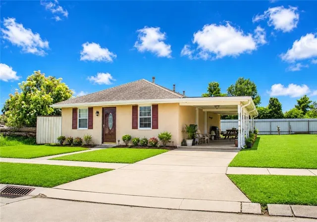 Homes for sale in Chalmette, LA | 800 E Josephine St, Chalmette, LA 70043 | MLS# 2563989