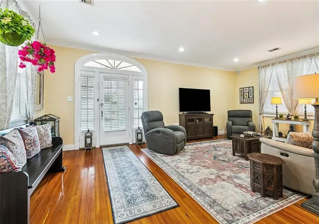 Homes for sale in New Orleans, LA | 8124 Zimpel St, New Orleans, LA 70118 | MLS# 2564050