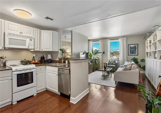 Listing Photo 1 - Condo for sale in building located at 1205Th St Charles Ave, New Orleans, LA 70130 - Unit #403