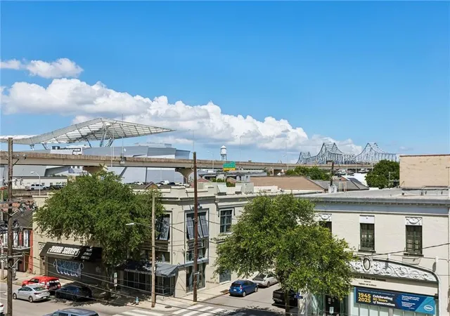 Listing Photo 2 - Condo for sale in building located at 1205Th St Charles Ave, New Orleans, LA 70130 - Unit #403