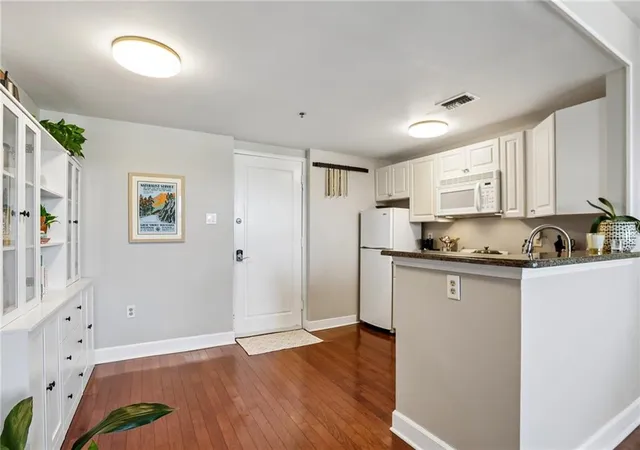 4th image of 1205Th St Charles Ave, New Orleans, LA 70130