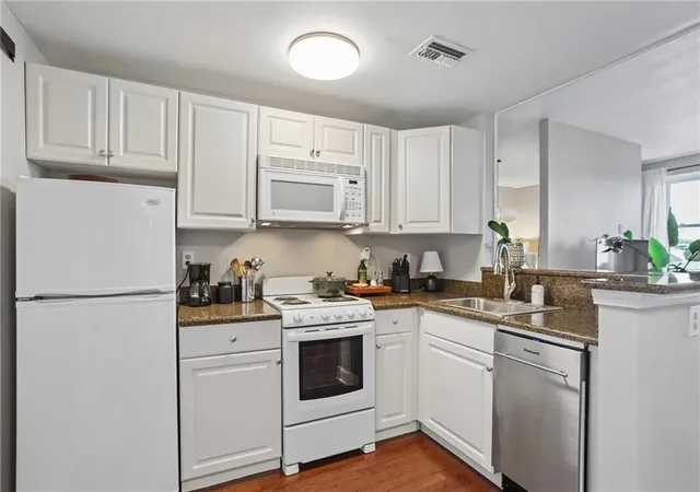 5th image of 1205Th St Charles Ave, New Orleans, LA 70130