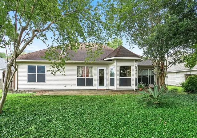 16th image of 937 Nancy St, Mandeville, LA 70448 | MLS# 2564126