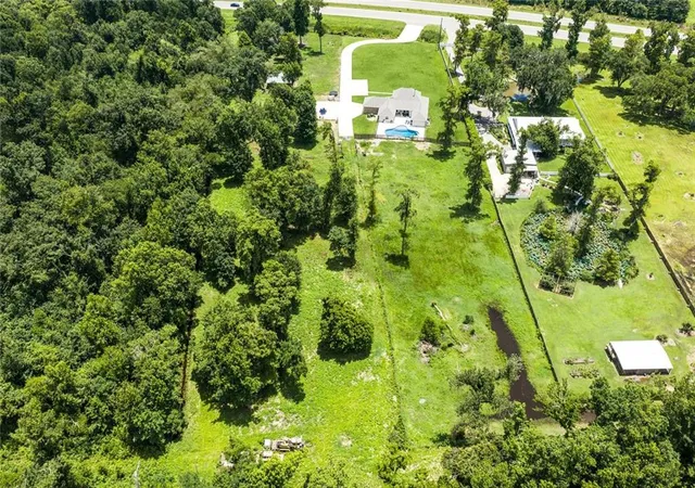 Homes for sale in Des Allemands, LA | 16504-16512 Hwy 90, Des Allemands, LA 70030 | MLS# 2564084