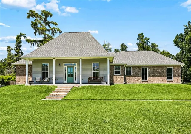 Homes for sale in Des Allemands, LA | 16504-16512 Hwy 90, Des Allemands, LA 70030 | MLS# 2564084