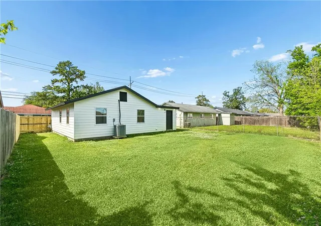 Homes for sale in Westwego, LA | 425 Helis Dr, Westwego, LA 70094 | MLS# 2564237