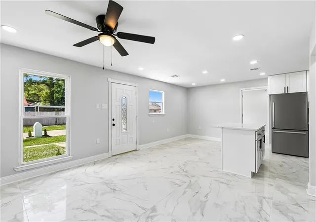 Photo 3 of Single family home for sale at 425 Helis Dr, Westwego, LA 70094 | MLS# 2564237 | Listing updated on 2026-06-25