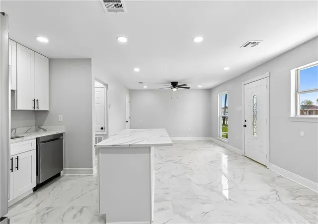Photo 4 of Single family home for sale at 425 Helis Dr, Westwego, LA 70094 | MLS# 2564237 | Listing updated on 2026-06-25