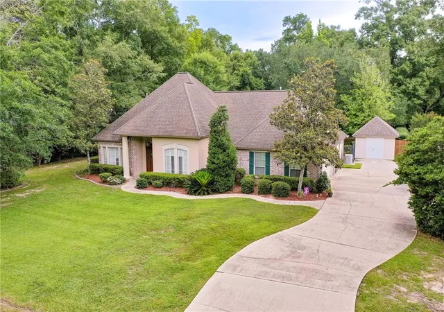 Homes for sale in Slidell, LA | 451 Autumnwood Rd, Slidell, LA 70458 | MLS# 2562882