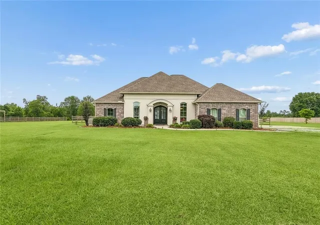 1st image of 138 Highland Crest Dr, Covington, LA 70435 | MLS# 2564193