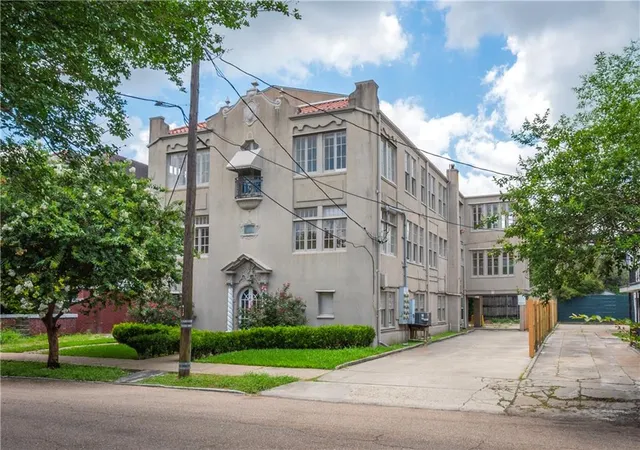 Homes for sale in New Orleans, LA | 2108 Broadway St, New Orleans, LA 70118 | MLS# 2564315