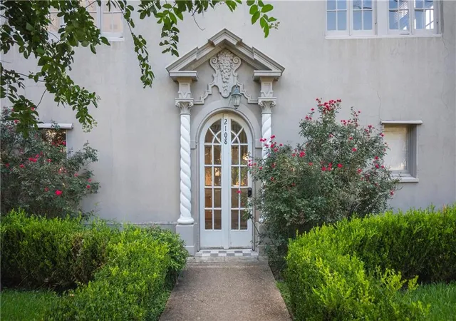 Homes for sale in New Orleans, LA | 2108 Broadway St, New Orleans, LA 70118 | MLS# 2564315