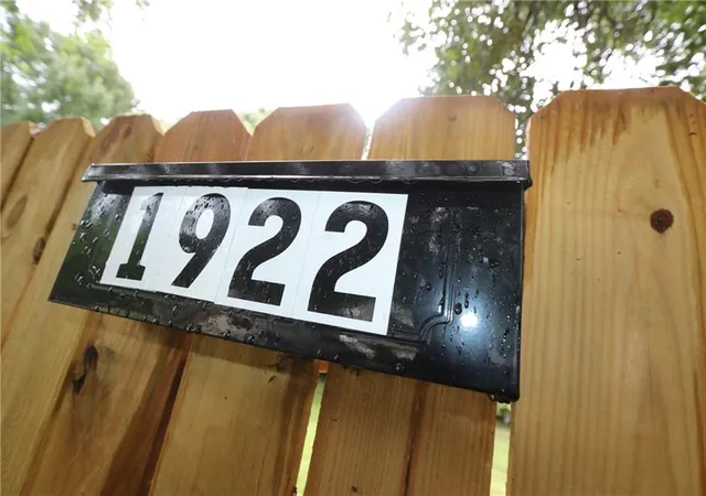 1st image of 1922 Cooper Rd, Gretna, LA 70056 | MLS# 2564348