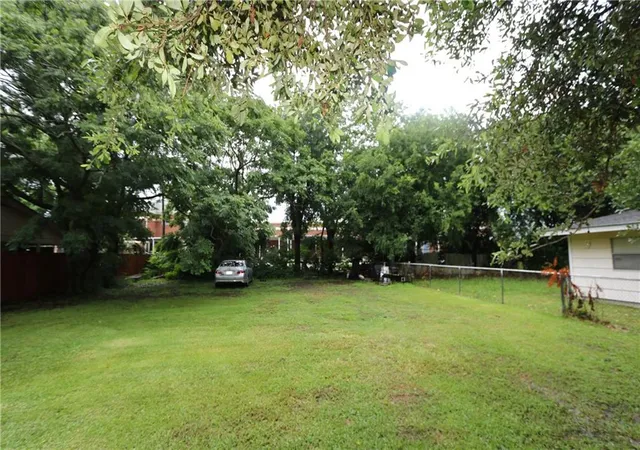 2nd image of 1922 Cooper Rd, Gretna, LA 70056 | MLS# 2564348