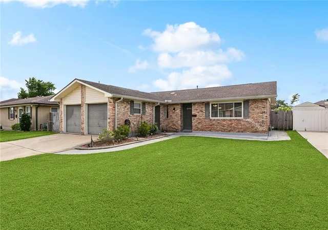 Photo 1 of Single family home for sale at 570 Dover Ln, Terrytown, LA 70056 | MLS# 2563433 | Listing updated on 2026-06-24