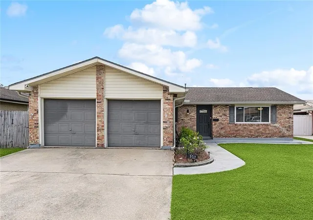 Photo 2 of Single family home for sale at 570 Dover Ln, Terrytown, LA 70056 | MLS# 2563433 | Listing updated on 2026-06-24