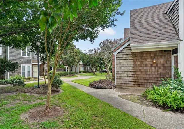 Homes for sale in New Orleans, LA | 5 Spinnaker Ln, New Orleans, LA 70124 | MLS# 2564408