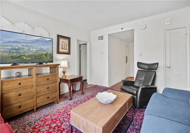 3rd image of 1205 St Charles Ave #611, New Orleans, LA 70130 | MLS# 2564296