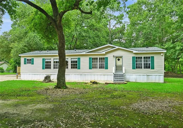 Homes for sale in Ponchatoula, LA | 26501 Crown Dr, Ponchatoula, LA 70454 | MLS# 2564414