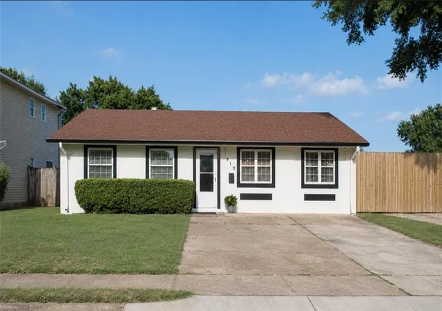 Homes for sale in Gretna, LA | 813 Oakwood Dr, Gretna, LA 70056 | MLS# 2564469