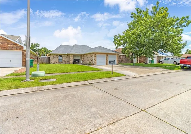 3rd image of 2549 Foliage Dr, Marrero, LA 70072 | MLS# 2563339