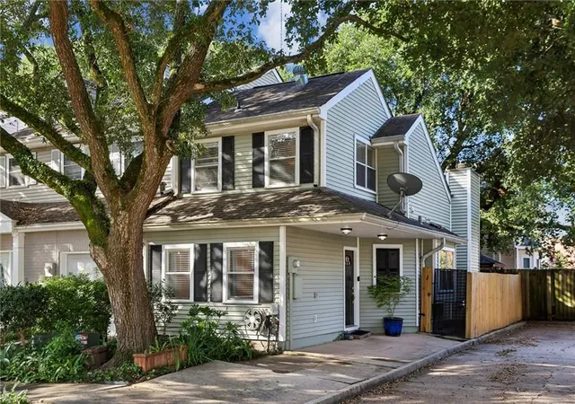 Homes for sale in Metairie, LA | 1724 Old Metairie St, Metairie, LA 70001 | MLS# 2564014
