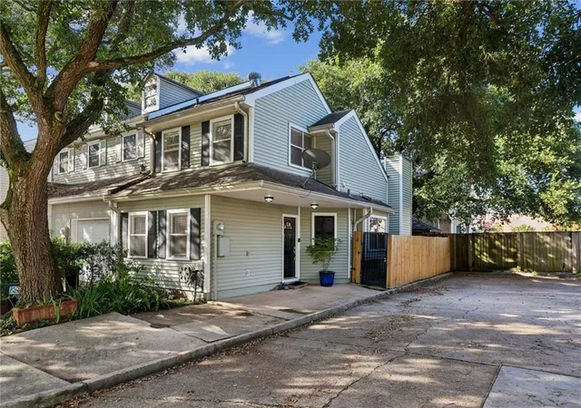 Homes for sale in Metairie, LA | 1724 Old Metairie St, Metairie, LA 70001 | MLS# 2564014