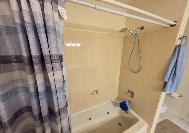 Homes for sale in Metairie, LA | 3629 Ridgelake Dr #8, Metairie, LA 70002 | MLS# 2564492