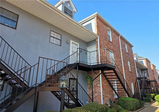 Homes for sale in Metairie, LA | 3629 Ridgelake Dr #8, Metairie, LA 70002 | MLS# 2564492