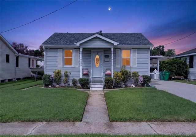1st image of 914 Evergreen Dr, Gretna, LA 70053 | MLS# 2564551
