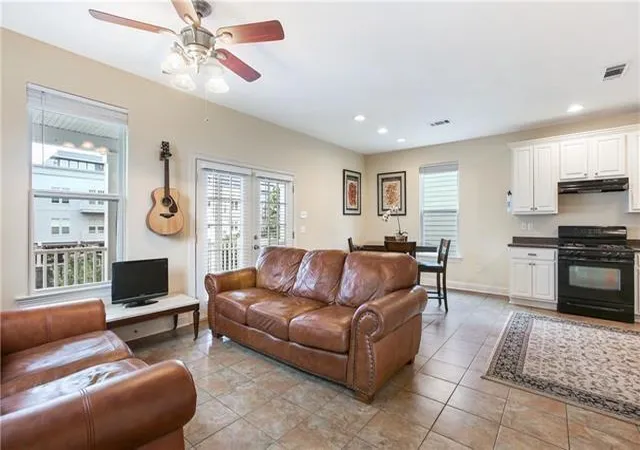 Listing Photo 4 - Condo for sale in building located at 8629 Zimple St, New Orleans, LA 70118 - Unit #8629