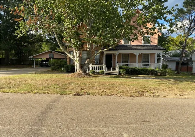 Photo 2 of Single family home for sale at 401 E Avenue, Kentwood, LA 70444 | MLS# 2562263 | Listing updated on 2026-08-06
