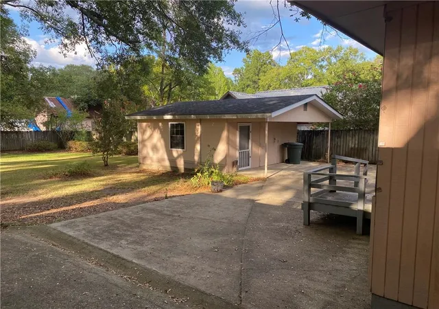 Photo 3 of Single family home for sale at 401 E Avenue, Kentwood, LA 70444 | MLS# 2562263 | Listing updated on 2026-08-06