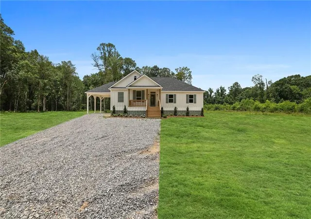 1st image of 72669 Goslee Rd, Covington, LA 70435 | MLS# 2564782
