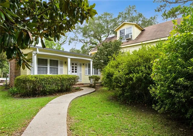 1st image of 830 S Madison St, Covington, LA 70433 | MLS# 2564722