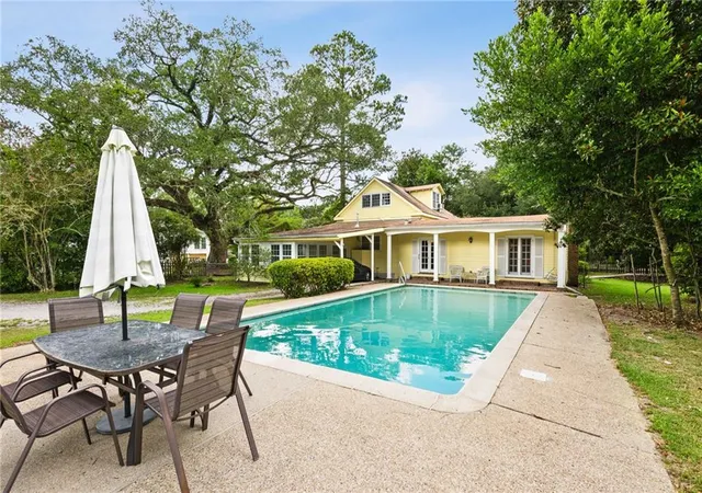 2nd image of 830 S Madison St, Covington, LA 70433 | MLS# 2564722