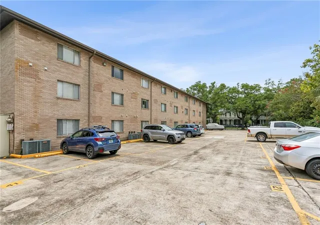 2nd image of 4007 Saint Charles Ave, New Orleans, LA 70115